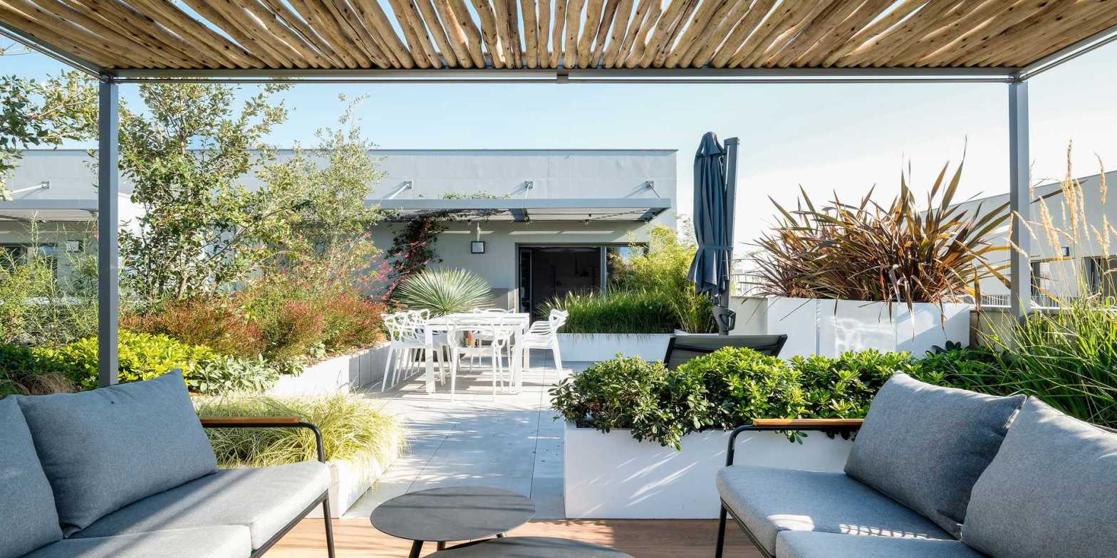 Comment aménager une toiture-terrasse rooftop avec un professionnel. Atelier MR Paysagiste